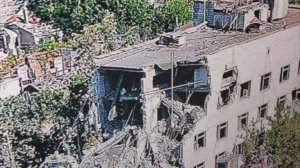 Под завалами атакованного ВСУ дома в Алешках находятся десятки людей