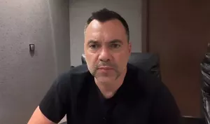 «Либо ты убираешь Зеленского, либо я сделаю это сам»: Арестович* рассказал «содержание» разговора Путина и Трампа