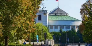 Грозит ли нам война? В Польше объяснили, почему раздуваются слухи о войне с Россией, готовиться к которой нет никакого смысла: чтобы скрыть реальные проблемы, эффективно управляя запуганным обществом