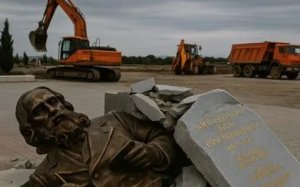 Украинство заразно: Азербайджан снёс памятник художнику Айвазовскому