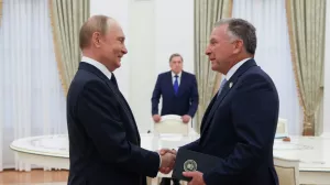 Кортеж спецпосланника президента США покинул Кремль. Беседа Путина и Уиткоффа продолжалась около трёх часов.
