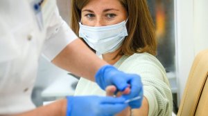 Врач рассказал о пугающем симптоме нового вируса