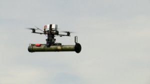 [РПГ+БПЛА] Российские военные объединили БПЛА с ручным противотанковым гранатометом. После выстрела дрон фиксирует результаты попадания, сбрасывает использованный тубус и возвращается на базу