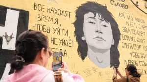 Дотянуться до звезд: 35 лет назад погиб Виктор Цой. Как песни без слов остаются в наших сердцах, а группа крови — на рукаве