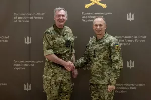 «Нас много — она одна»: британский адмирал призвал Запад не бояться России и быть готовым к войне с Москвой