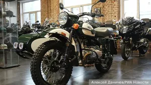 Владимир Путин подарил жителю Аляски новый мотоцикл «Урал»