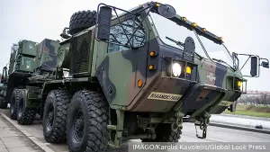 FT: Украина обязалась купить оружие у США на 100 млрд долларов