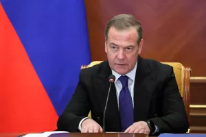 Медведев: утрата Австрией нейтралитета требует переноса офисов МАГАТЭ, ООН, ОПЕК