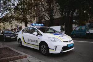 Полицейский из Киева перевозил к границе военнообязанных под видом коллег
