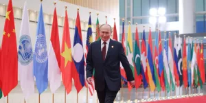 Путина все чаще принимают с распростертыми объятьями на мировой арене.