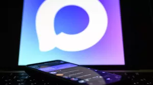 В Госдуме предложили обязать мигрантов устанавливать мессенджер Max