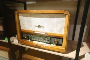 Радиостанция «Судного дня» передала в эфир слова «отель» и «ларек»