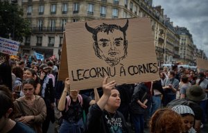 Новый французский премьер начинает свой мандат с наихудшим рейтингом