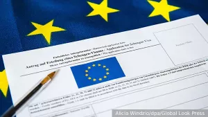 Ряд стран ЕС заблокировал новые визовые ограничения для россиян