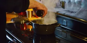 [Саспе́нс*] Запад захлестнула шиза: европейцы испугались, что Путин сварит их заживо на медленном огне. НАТО обвиняет Россию в ведении подрывной кампании