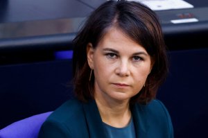 ООН избавила Германию от полного профана. Анналену Бёрбок больше всего ненавидят в ФРГ