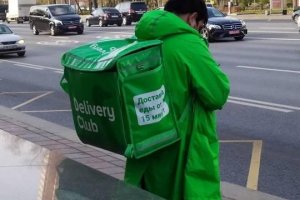 Фетва Духовного управления мусульман России, запрещающая курьерам доставлять нехаляльные товары, вызвала бурное обсуждение в обществе.