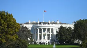 В США более четырех тысяч госслужащих получили уведомления о сокращении