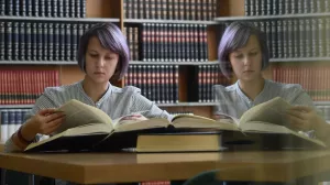 Продажи книг на русском языке за рубежом выросли, сообщила "Эксмо-АСТ"
