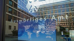 ФРГ призвала Венгрию исполнить решение МУС, когда Путин приедет на саммит. В МИД ФРГ в свете визита Путина в Будапешт напомнили Венгрии о Римском статуте