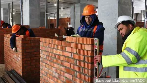 Медведев: Мигрант должен покидать Россию после выполнения работ
