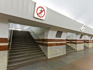 Названа причина, по которой толкнули на рельсы метро 13-летнюю девочку