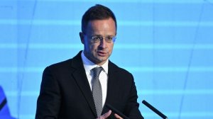 Сийярто призвал ЕС прекратить финансирование Киева