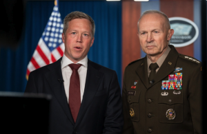 Politico: на Украину нанесли неожиданный визит министр и начальник штаба Сухопутных войск США: Дэниел Дрисколл и Рэнди Джордж будут обсуждать сделку Вашингтона и Киева по БПЛА