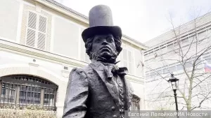 В Париже открылся памятник Пушкину