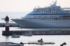 Лайнер Astoria Grande отправился в Сочи после запрета причалить в Стамбуле