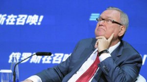 Глава ВТБ рассказал анекдот про нищего