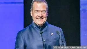 Медведев предложил США отправить подлодки к берегам Франции