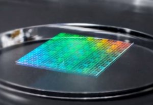 Японцы нашли способ выпуска 1,4-нм чипов без дорогущей EUV-литографии: методом нанопечати.  Установка стоит в десятки раз меньше передового сканера ASML для изготовления 2-нм чипов