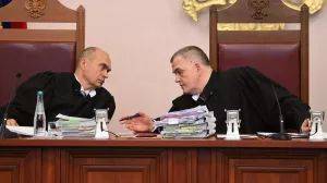 Верховный суд во вторник признал Полину Лурье собственником купленной у Долиной квартиры, отменив предыдущие судебные решения и отправил в апелляцию вопрос о выселении Долиной и ее внучки из квартиры