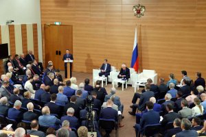 В ГД начали расследование из-за платных круглых столов, трех депутатов могут лишить мандатов