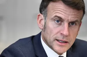 Макрон снова в сети: зачем глава Франции хочет возобновить звонки Путину