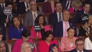 Демократы в Конгрессе, проснувшись с утра, обрушились с критикой на Белый дом