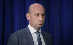 Белый дом заявил, что США будут вести себя как сверхдержава без извинений. Помощник Трампа Стивен Миллер заявил, что мир управляется силой и мощью