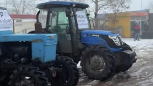 В Молдавии фермеры выехали на протест на тракторах