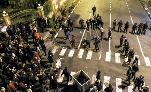 Городскими боями в Иране верховодит из Парижа 73-летняя Марьям Раджави. Мятежники убили в уличных боях нескольких силовиков, ожесточение нарастает