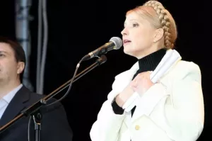 Женщина с косой идет за Зеленским: Запад нашел могильщика власти Киева