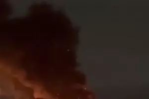 В Киеве на фоне тревоги с воздуха прогремели две серии взрывов