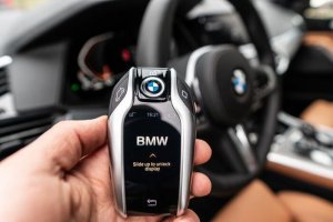 По России прокатилась массовая волна удалённой блокировки Porsche и BMW