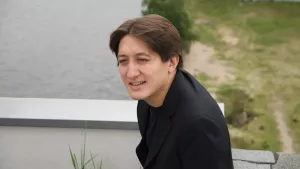 Британский пианист Кемпф зарегистрировался на "Госуслугах"