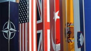 США не планируют покидать НАТО, заявил Бессент