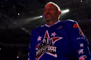 Журова ответила об отстранении Овечкина за отказ от радужной клюшки