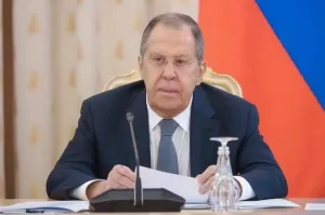 Лавров заявил, что РФ не позволит вольно обращаться с ее законными правами