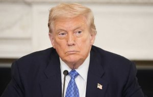 Трамп пригрозил стереть Иран с лица земли при продолжении угроз в свой адрес, обвинив своего предшественника Джо Байдена в недостаточно жесткой политике по отношению к Тегерану