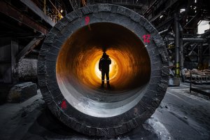 На Уральской Стали впервые в отечественной практике успешно отлита заготовка корпуса перспективного контейнера для коммерческих реакторов