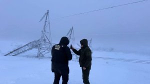 В Мурманской области ввели режим ЧС. Восстановить линии электроснабжения не удается третий день